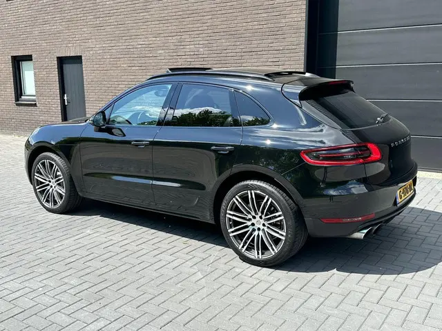 Porsche Macan 2