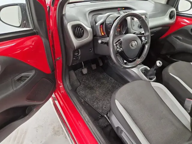 Toyota Aygo 1.0 VVT-i x-play 2015 Benzine 7