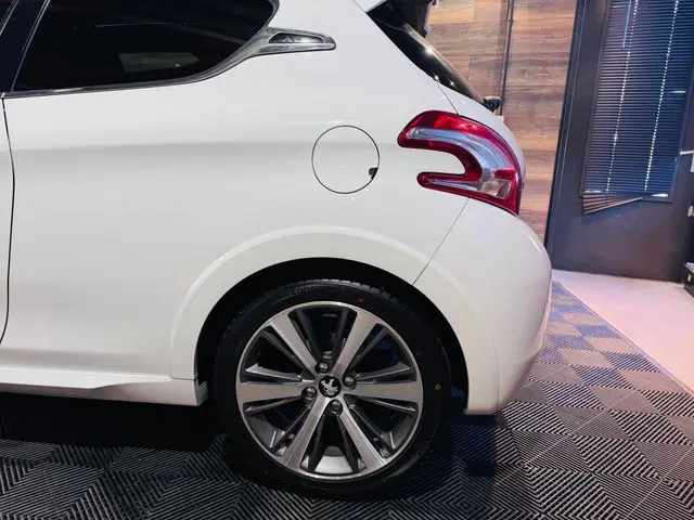 Peugeot 208 1.6 THP XY 2013 Benzine 23