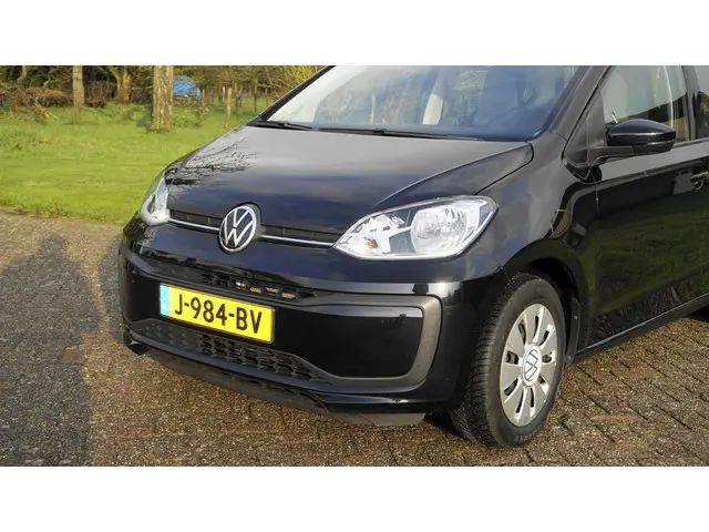 Volkswagen up! 1.0 BMT move up! 5 drs Airco 2020 Benzine 10