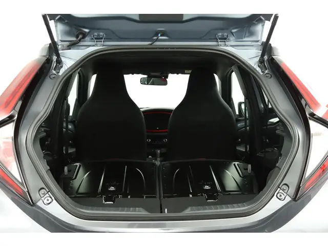 Toyota Aygo X 1.0 VVT-i CVT Undercover 2023 Benzine 42