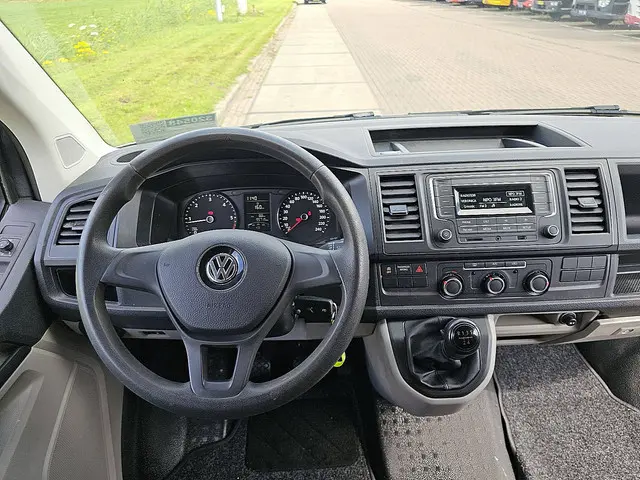 Volkswagen Transporter 2.0 TDI 2019 Diesel 8