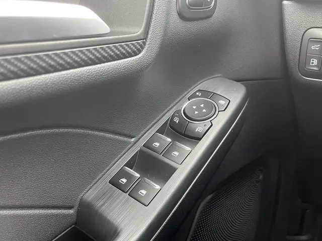 Ford Kuga 2.5 PHEV ST-Line X 2025 Hybride Benzine 31