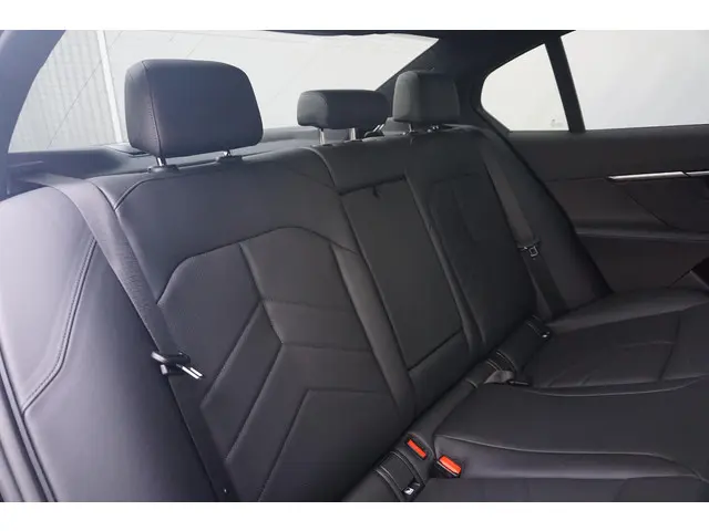 BMW i5 Sedan eDrive40 2024 Elektrisch 12