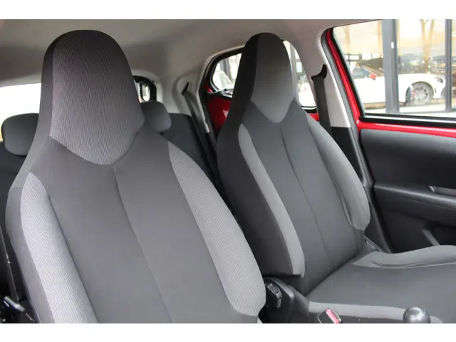 Toyota Aygo 1.0 VVT-i x-now 2017 Benzine 14