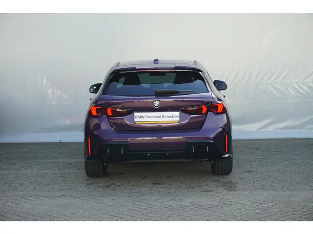 BMW 1 Serie 120 M Sport Pro 2025 Benzine 4