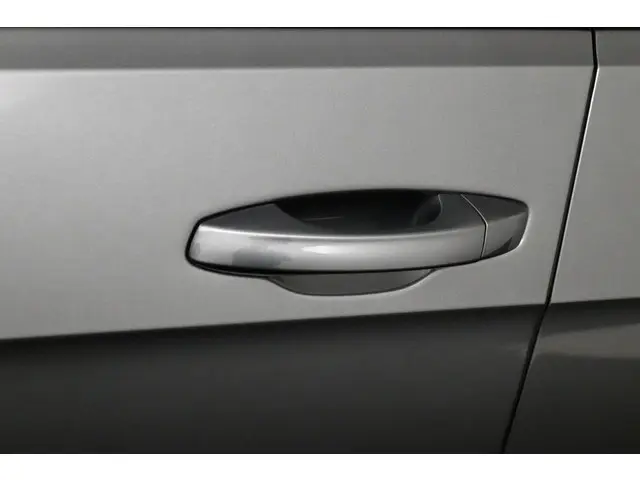 Volkswagen Golf 1.0 TSI Life antraciet 2020 Benzine 32