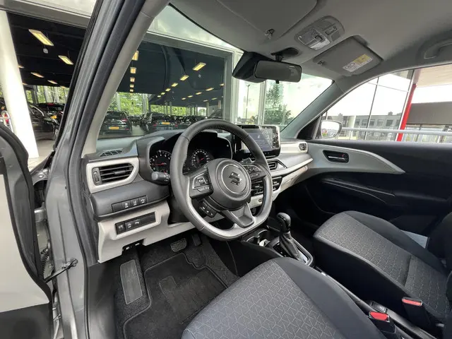 Suzuki Swift 1.2 Select Smart Hybrid 2024 Benzine 26