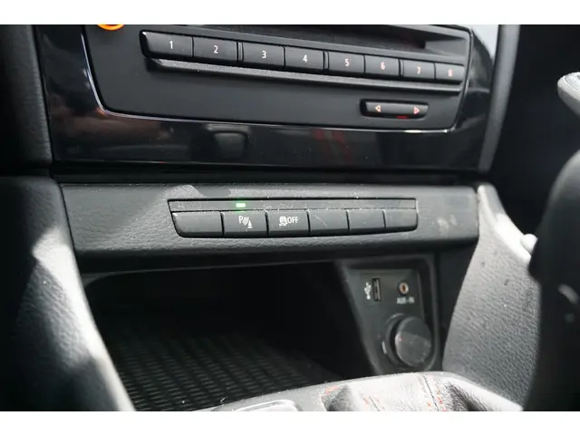 BMW X1 sDrive18i 2015 Benzine 32