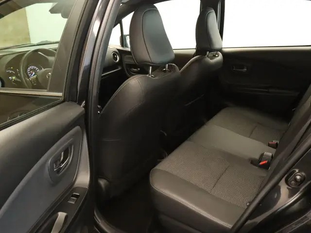 Toyota Yaris 1.5 Hybrid Business 2017 Benzine 7