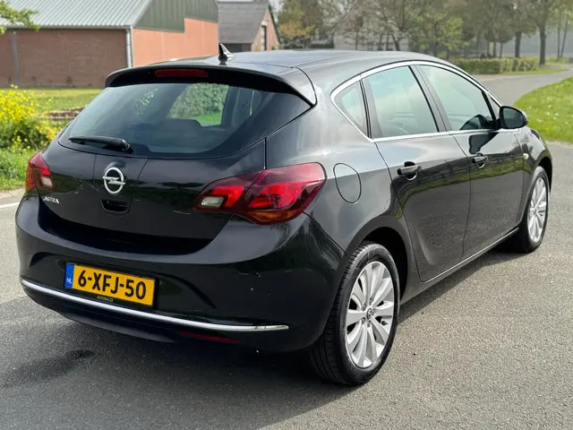 Opel Astra 1.4 Cosmo 1/2leer Nap Camera 2014 Benzine 5
