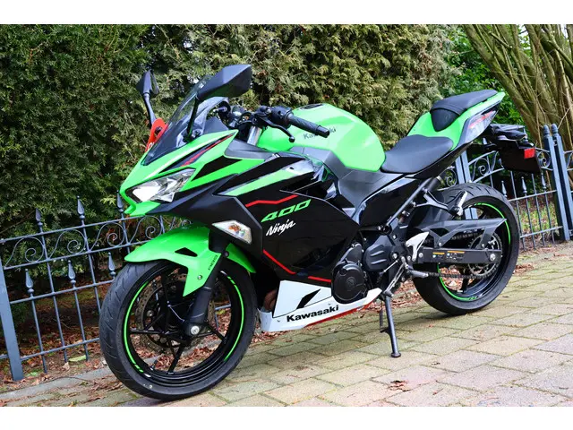 Kawasaki Ninja 400 KRT A2 CODE 80 2023 Benzine 2