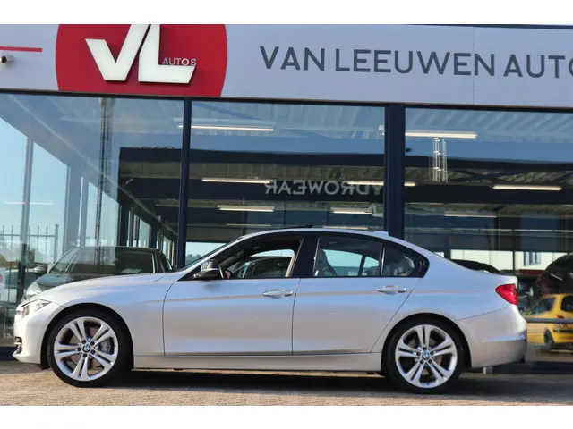 BMW 3 Serie 335i High Executive 2012 Benzine 7