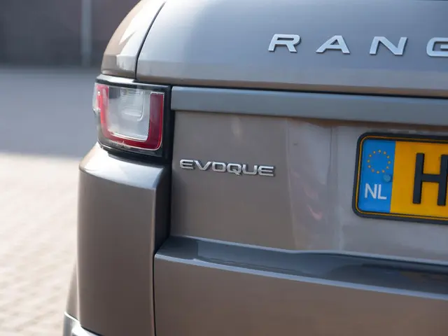 Land Rover Range Rover Evoque 2.0 Si4 HSE 2015 Benzine 32