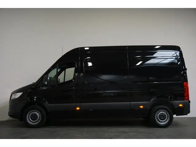 Mercedes-Benz Sprinter 2