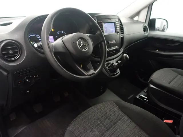Mercedes-Benz Vito 2