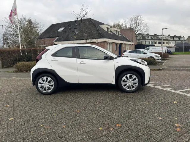 Toyota Aygo X 1.0 VVT-i MT Play 2024 Benzine 4