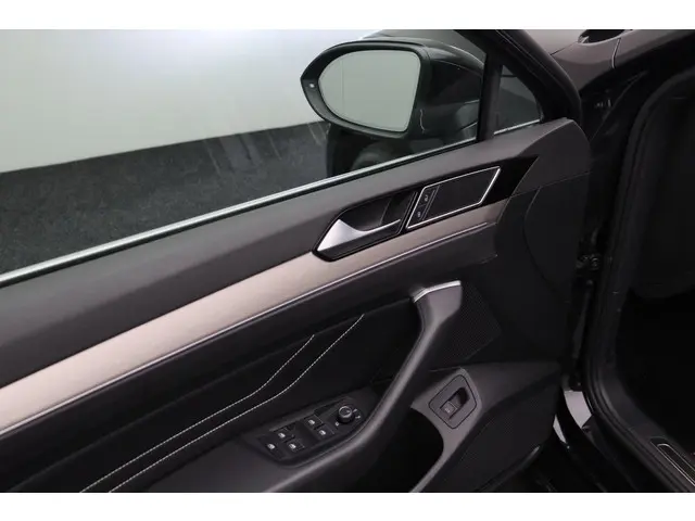 Volkswagen Passat 2.0 TSI R-Line Business + 2020 Benzine 22