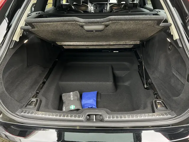 Volvo V90 2.0 T4 Momentum Pro 2020 Benzine 34