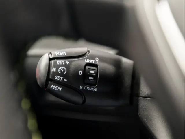 Peugeot 208 1.2 PureTech Allure Pack Sport 2023 Benzine 17