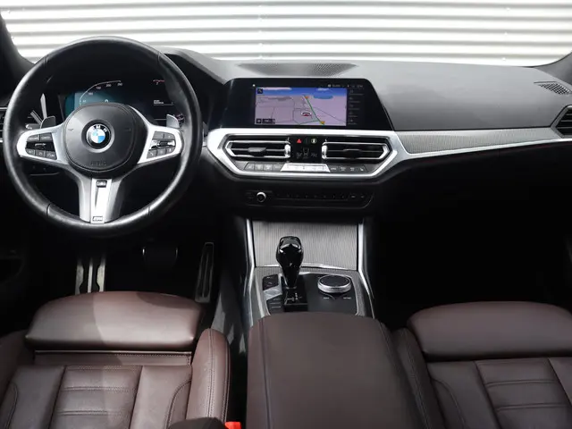 BMW 3 Serie Touring 320i 2022 Benzine 11