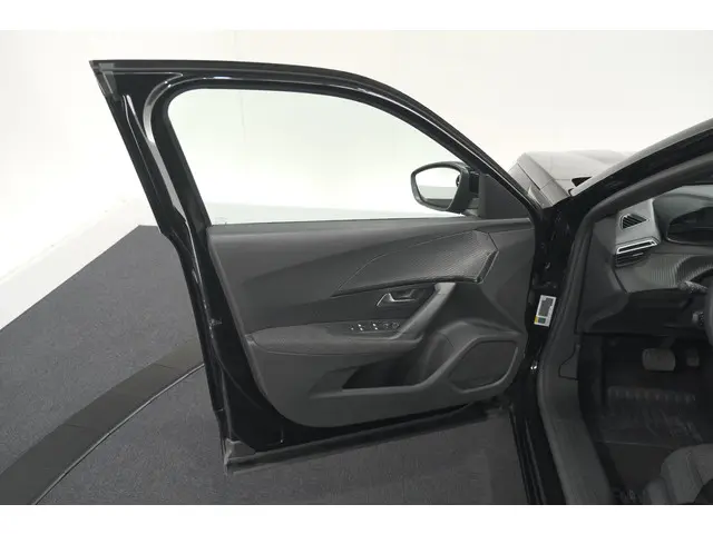 Peugeot 2008 1.2 Hybrid 136 Style 2025 Hybride Benzine 58