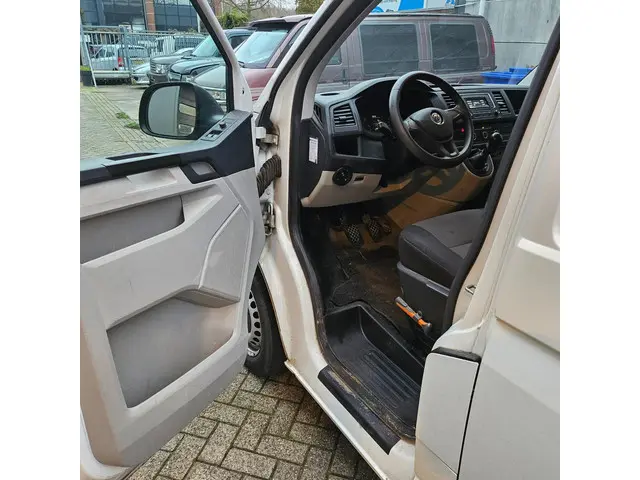 Volkswagen Transporter 2.0 TDI L1H1 2017 Diesel 8