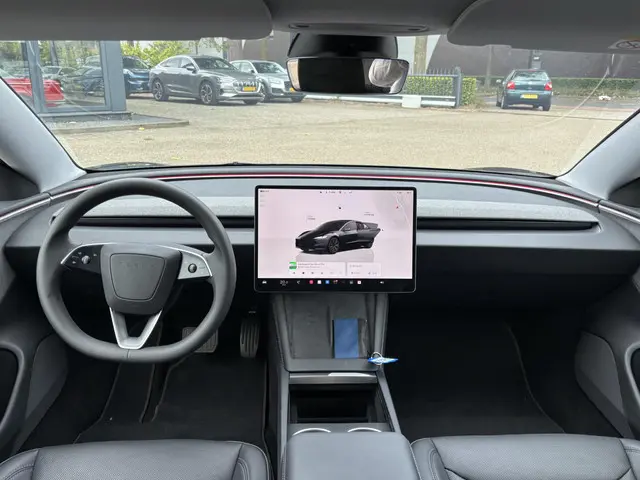 Tesla Model 3 RWD 60 kWh 2024 Elektrisch 14