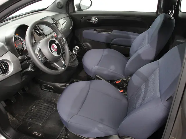 Fiat 500 1.0 Hybrid Club 2023 Benzine 9