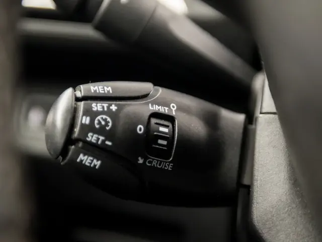 Peugeot 3008 1.2 PureTech Premium GT Sport 2018 Benzine 21