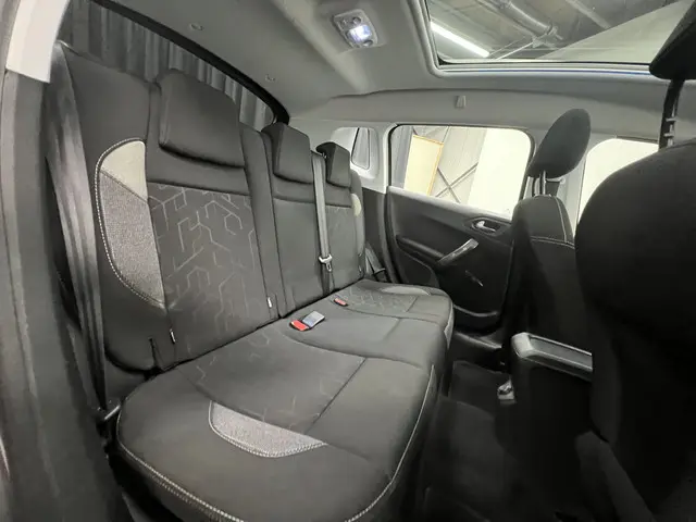 Peugeot 2008 1.2 PureTech Blue Lion 2017 Benzine 31