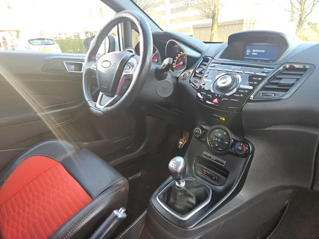 Ford Fiesta 1.6 ST1 134KW 182PK MOOIE AUTO 2014 Benzine 17