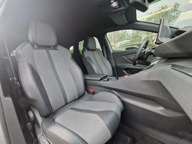 Peugeot 3008 1.2 Hybrid 136 Allure 2024 Hybride Benzine 11