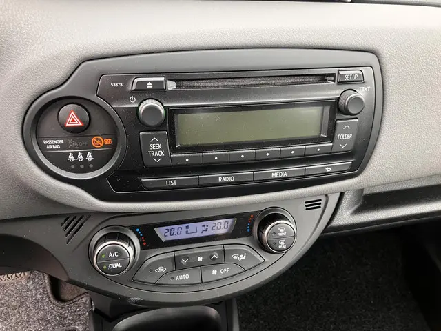 Toyota Yaris 1.5 Hybrid Now 2016 Hybride Benzine 22
