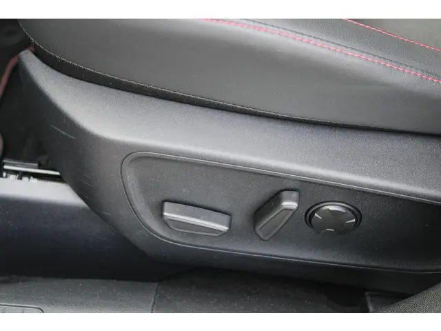 Ford Kuga 2.5 PHEV ST-Line X 2025 Hybride Benzine 9