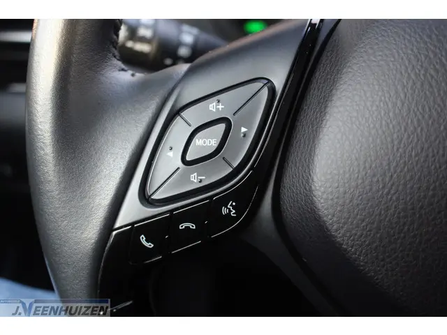 Toyota C-HR 1.8 Hybrid Dynamic 2023 Hybride Benzine 17