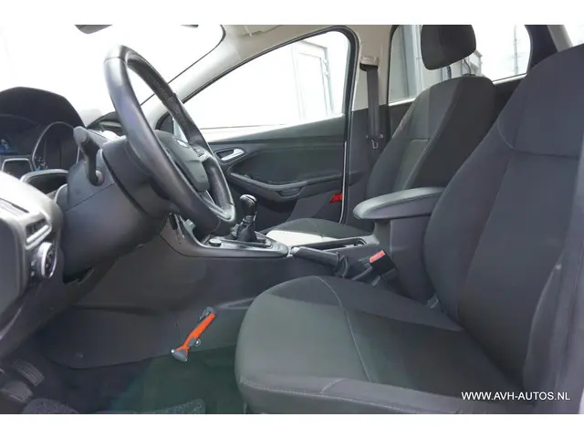 Ford Focus 1.0 Titanium 2017 Benzine 6