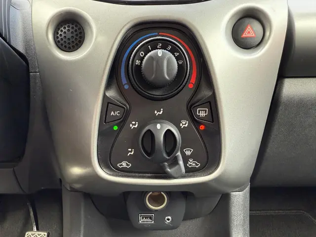 Toyota Aygo 1.0 VVT-i x-wave 2016 Benzine 29