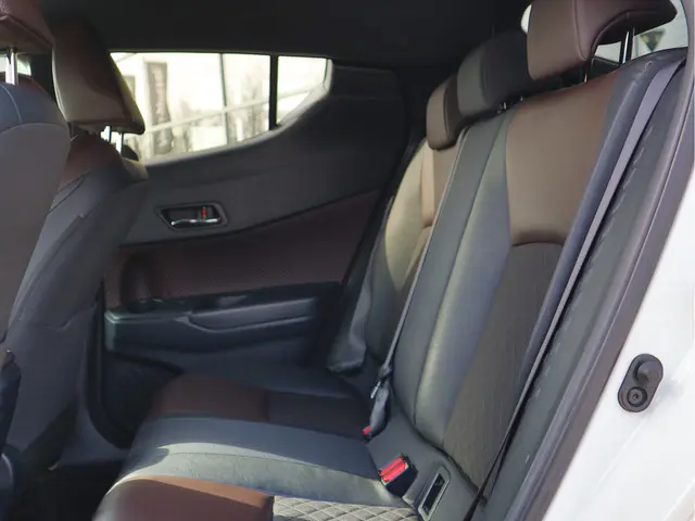 Toyota C-HR 1.8 Hybrid Executive 2017 Hybride Benzine 19