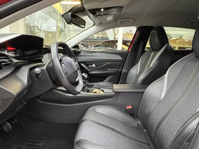 Peugeot 308 1.2T 130pk Allure 2023 Benzine 24