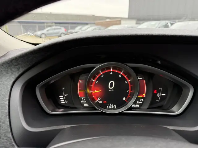 Volvo V40 Cross Country 2.0 T3 Momentum 2017 Benzine 12