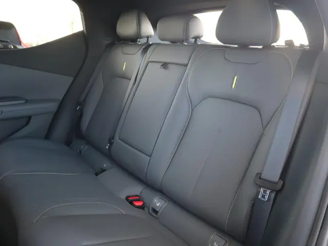 Lynk & Co 02 More 66 kWh 2026 Elektrisch 39