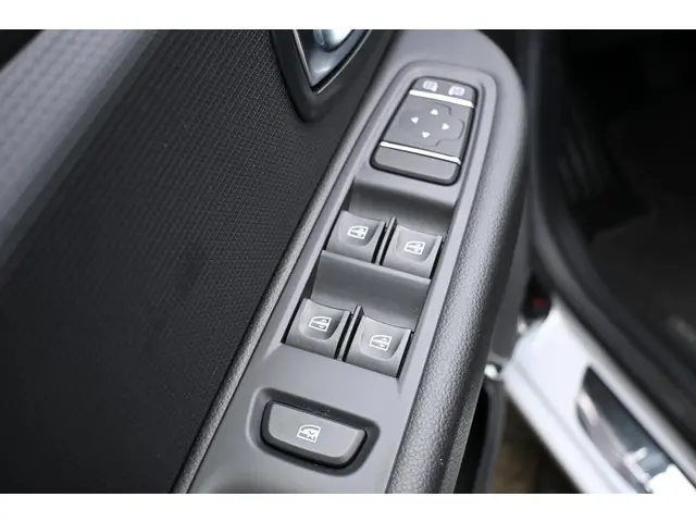 Renault Clio Estate TCe 90 Limited 2019 Benzine 24