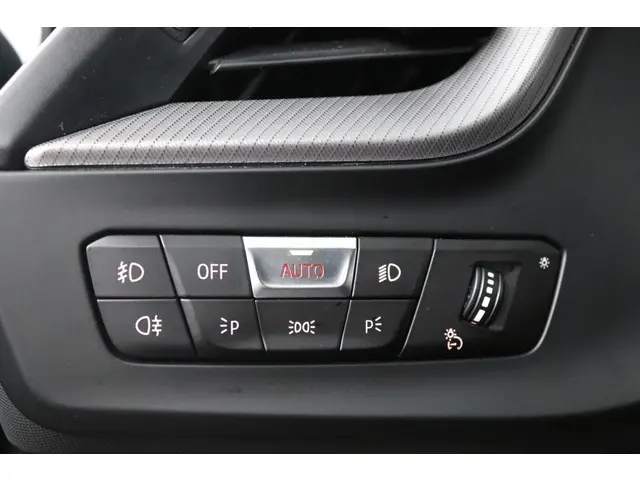 BMW 1 Serie 118i Business Edition 2022 Benzine 32