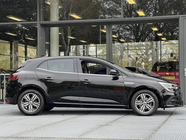 Renault Mégane 1.3 TCe 140 EDC Intens 2022 Benzine 18