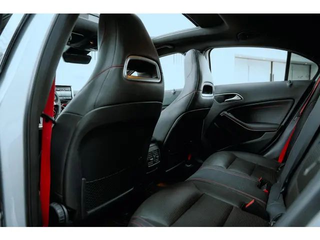 Mercedes-Benz A-Klasse 250 Sport 2012 Benzine 23