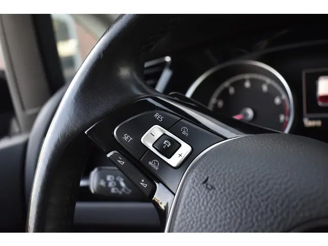 Volkswagen Touran 1.4 TSI Highline 7p 2017 Benzine 17