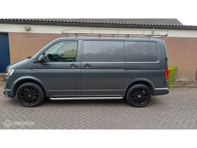 Volkswagen Transporter 2.0 TDI L1H1 2017 Diesel 10