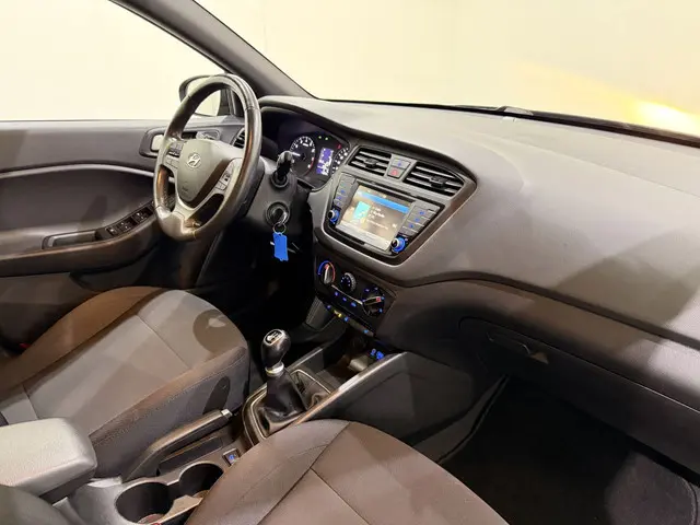 Hyundai i20 I-20 1.2 Premium Passion Navi 2018 Benzine 20