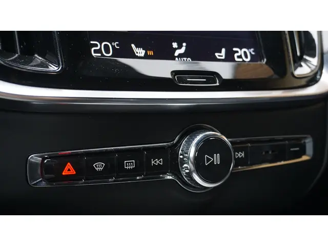 Volvo V60 2.0 T5 250pk R-Design 2019 Benzine 32